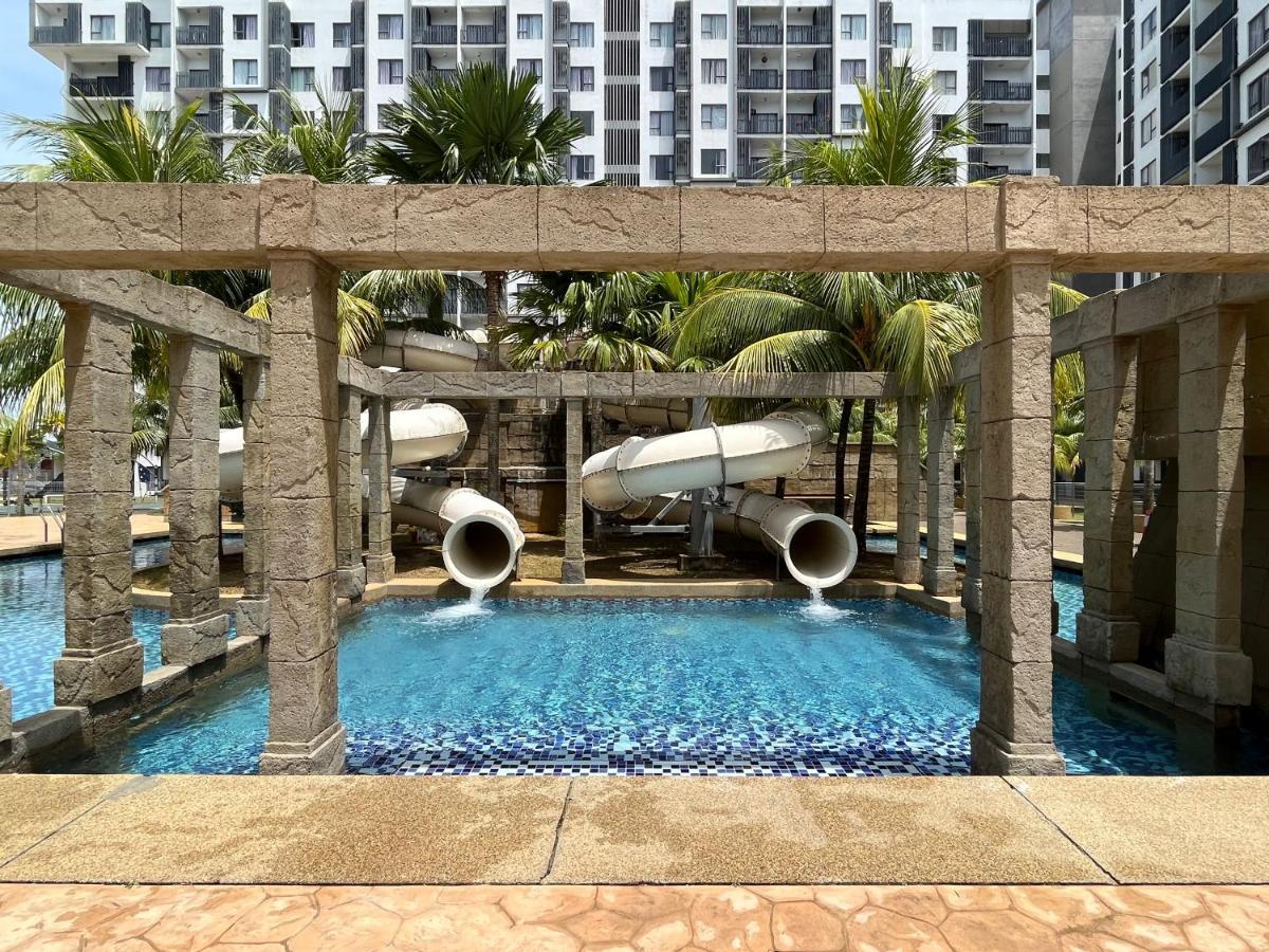 Sg Resort Residence - Beach & Waterpark Куантан Экстерьер фото