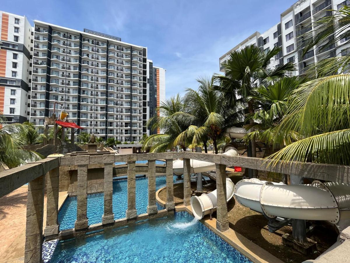 Sg Resort Residence - Beach & Waterpark Куантан Экстерьер фото